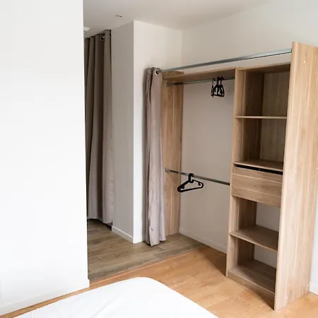 Calme & Confort Avec Parking Prive A Apartament *