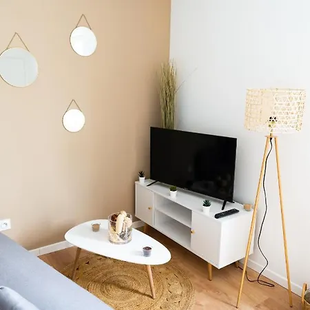 Calme & Confort Avec Parking Prive A Daire Saumur